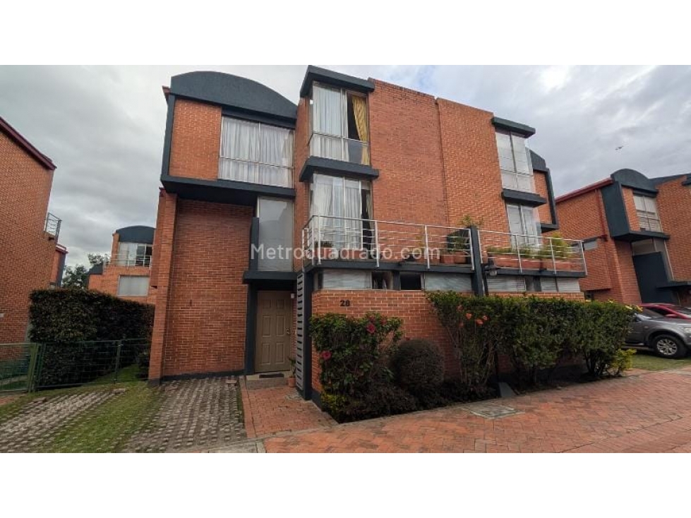 VENDO CASA COLINA IBERIA