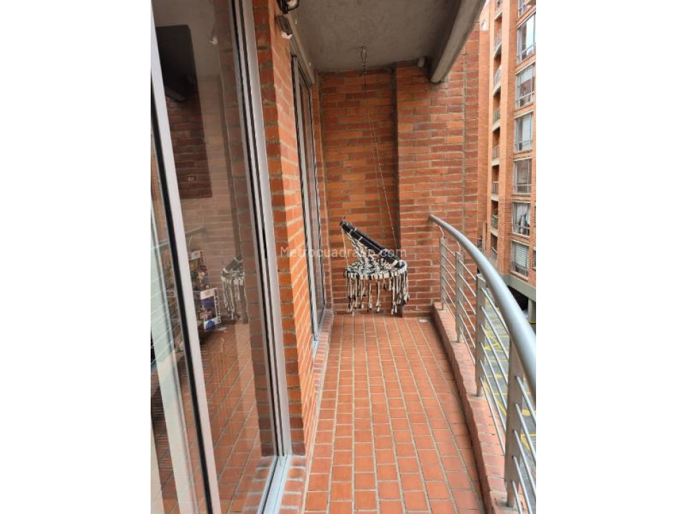 VENDO APARTAMENTO COLINA