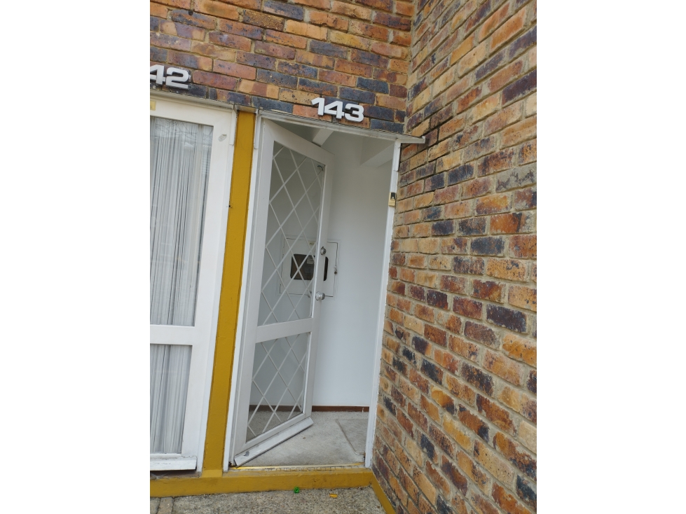 SE VENDE CASA CERCA AL CENTRO COMERCIAL SANTA FE DE BOGOTA — foto 2