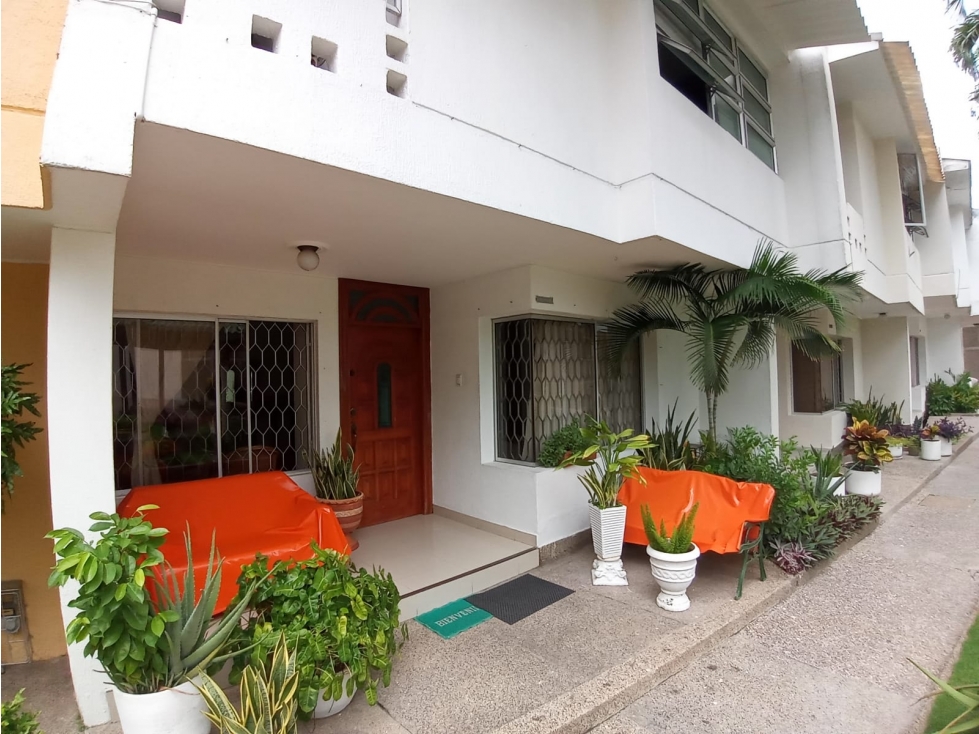 Casa conjunto en venta sector los Alpes.