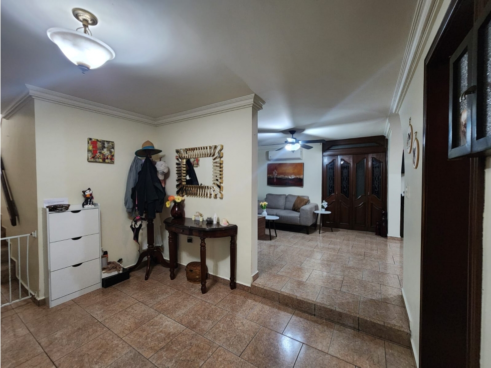 Casa en Renta Cumbres 3er Sector - 2