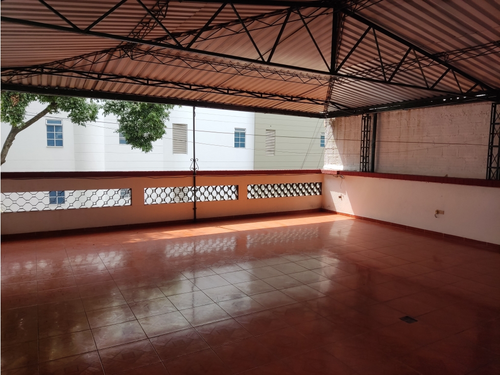 Vendo casa uso mixto con local y apartamentos en Las Acacias, Cali — foto 4