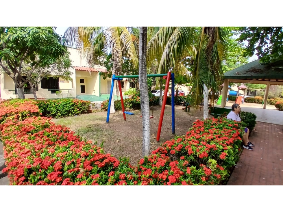 VENTA CASA DE DOS PLANTAS REMODELADA EN ALAMEDA LA VICTORIA — foto 2