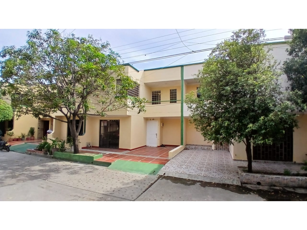 VENTA CASA DE DOS PLANTAS REMODELADA EN ALAMEDA LA VICTORIA