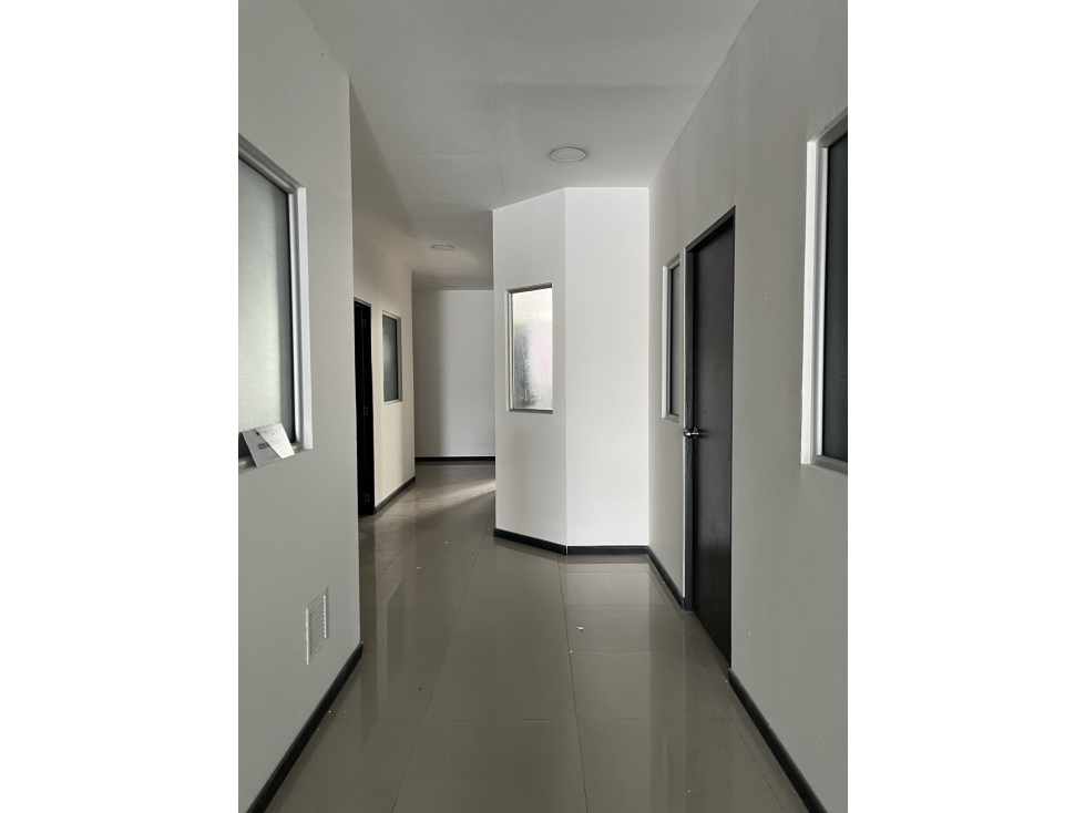 ARRIENDO OFICINA EN LA AVENIDA PEDRO DE HEREDIA - SECTOR LA CASTELLANA — foto 5