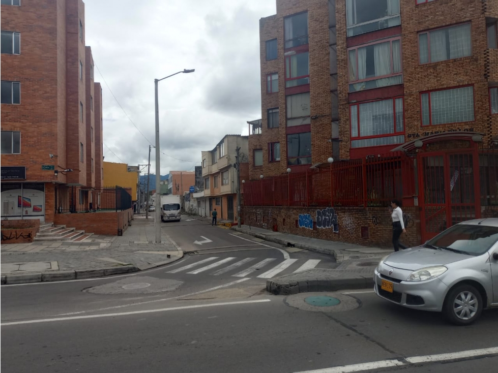 VENTA - ARRIENDO LOCAL COMERCIAL EN BOGOTA SOBRE LA AVENIDA BOYACA — foto 2
