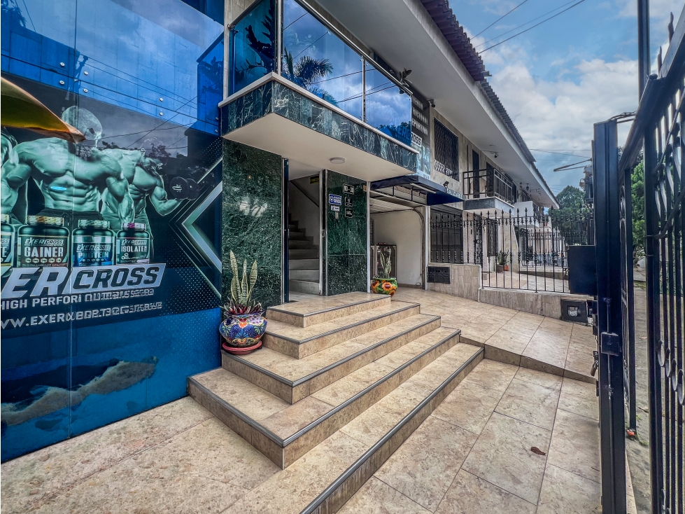 Casa en venta acondicionada para uso comercial en el Limonar