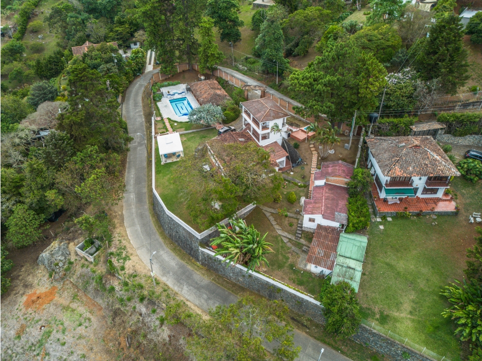 Viva la exclusividad: Venta de magnífica finca campestre en Dapa