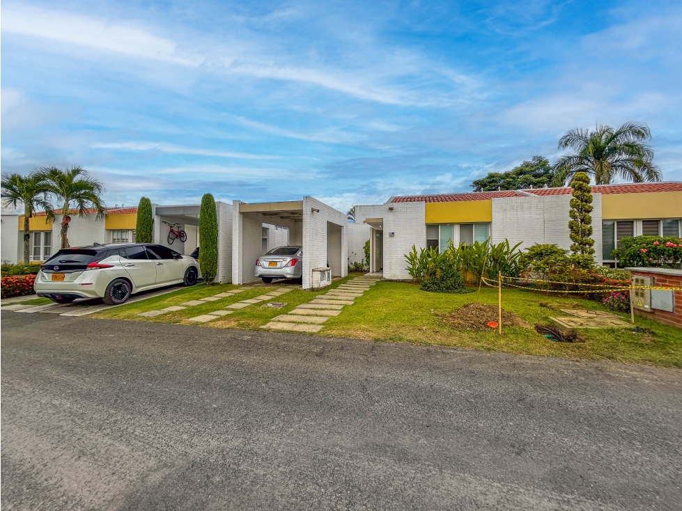 VENDO CASA CAMPESTRE EN BOSQUES EL CASTILLO