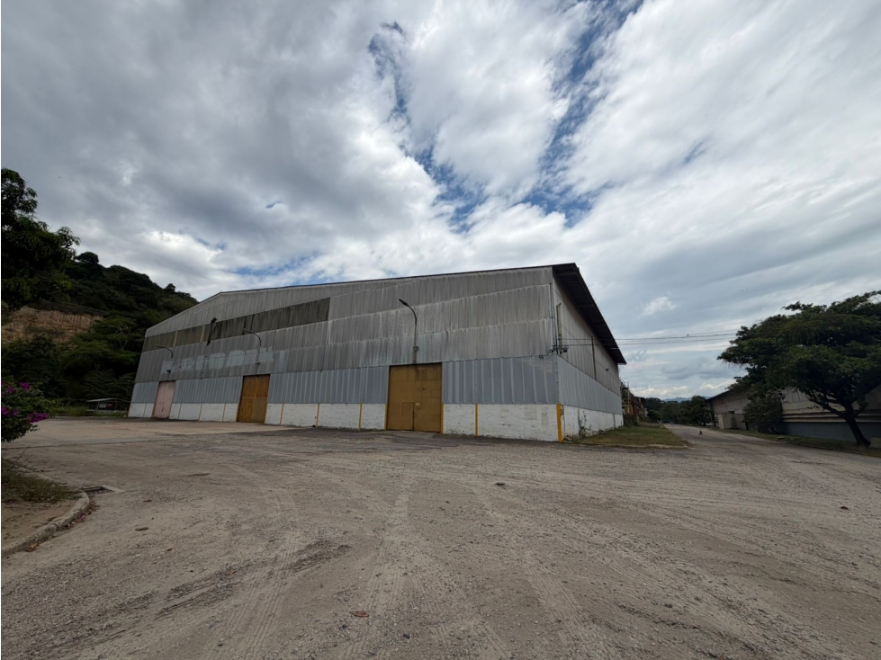 VENDEMOS BODEGA - PARQUE INDUSTRIAL 2 / GIRON - 1