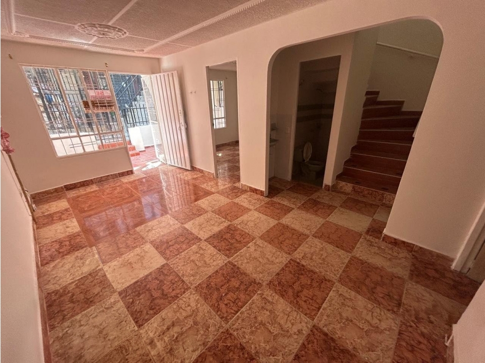 VENDEMOS AMPLIA CASA - ALTOS DEL CACIQUE / FLORIDABLANCA — foto 3