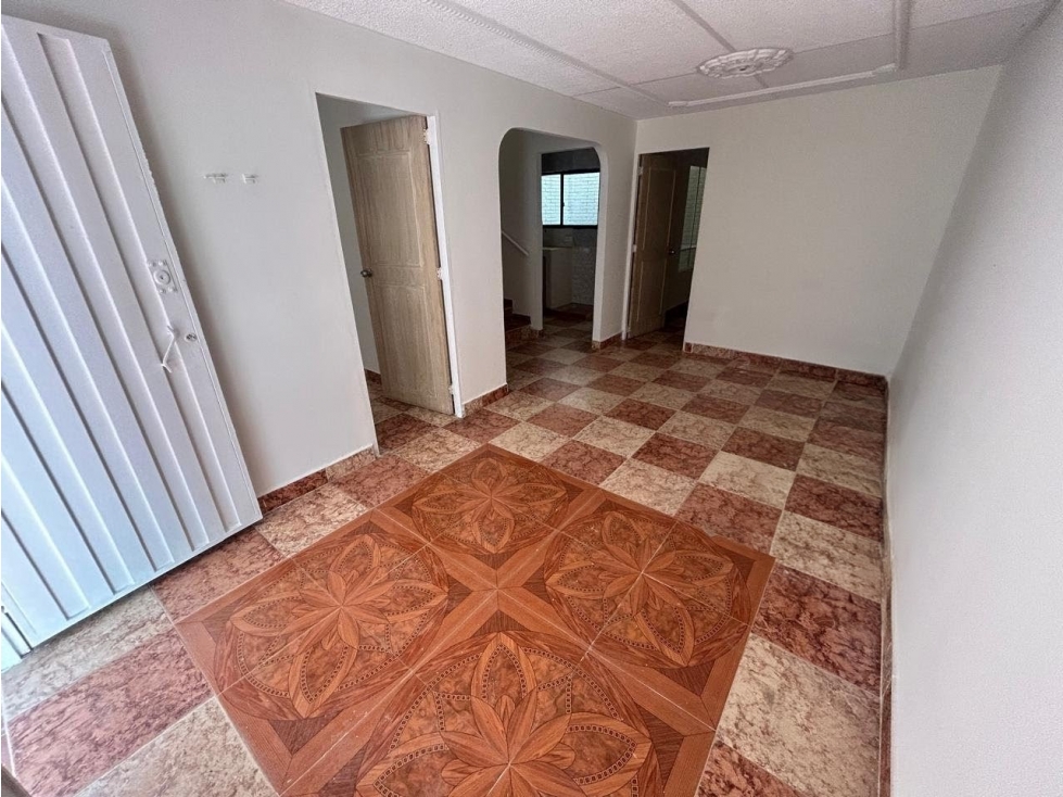 VENDEMOS AMPLIA CASA - ALTOS DEL CACIQUE / FLORIDABLANCA — foto 2