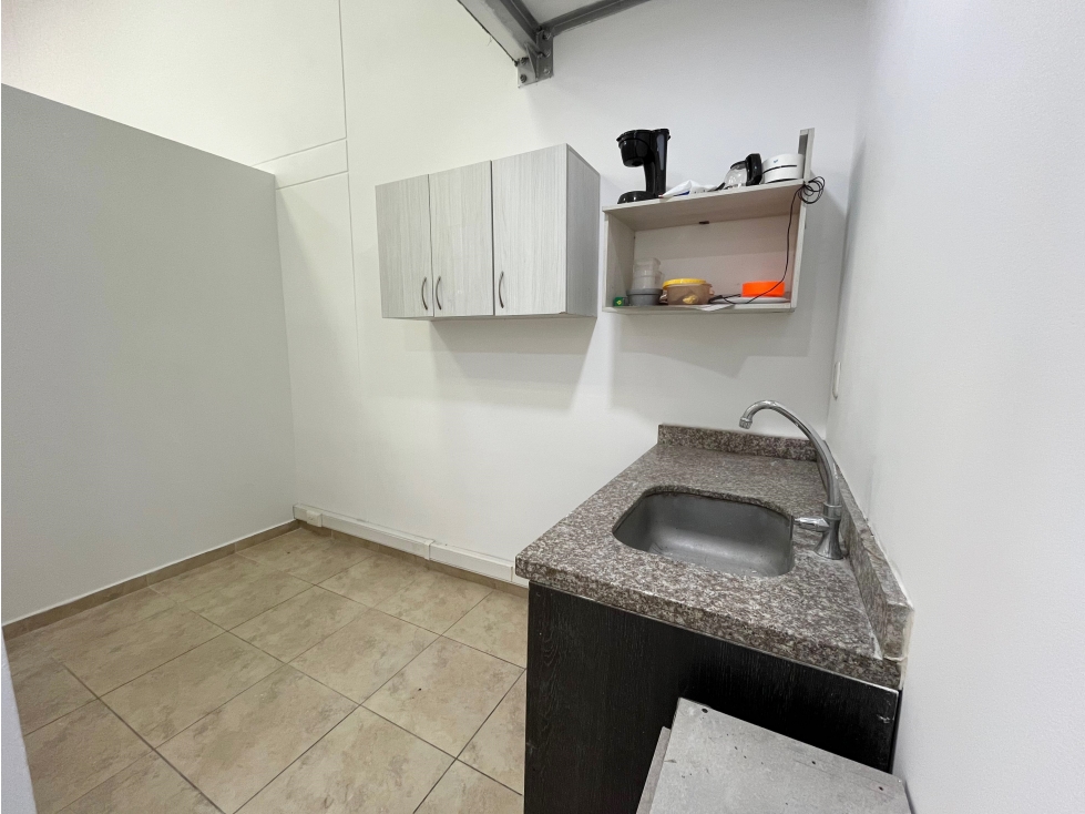 LOCA COMERCIAL EN ARRIENDO - UBICACION ESTRATEGICA Y SEGURA - 5