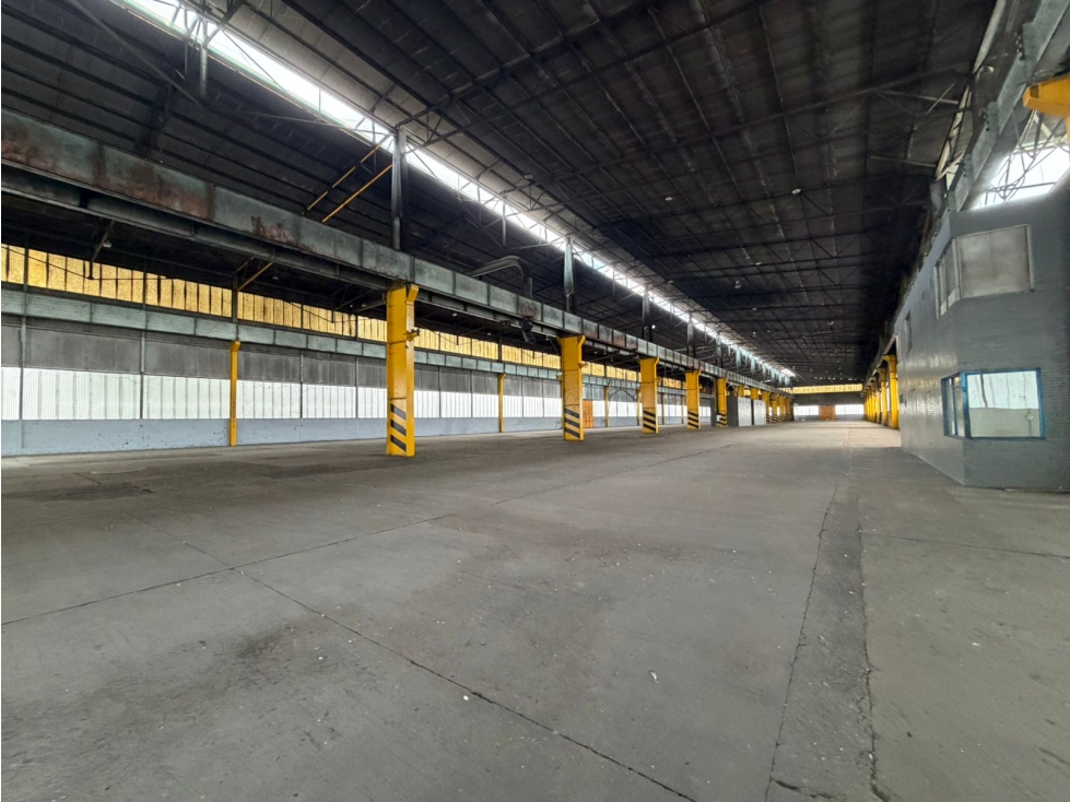 VENDEMOS BODEGA - PARQUE INDUSTRIAL 2 / GIRON - 4