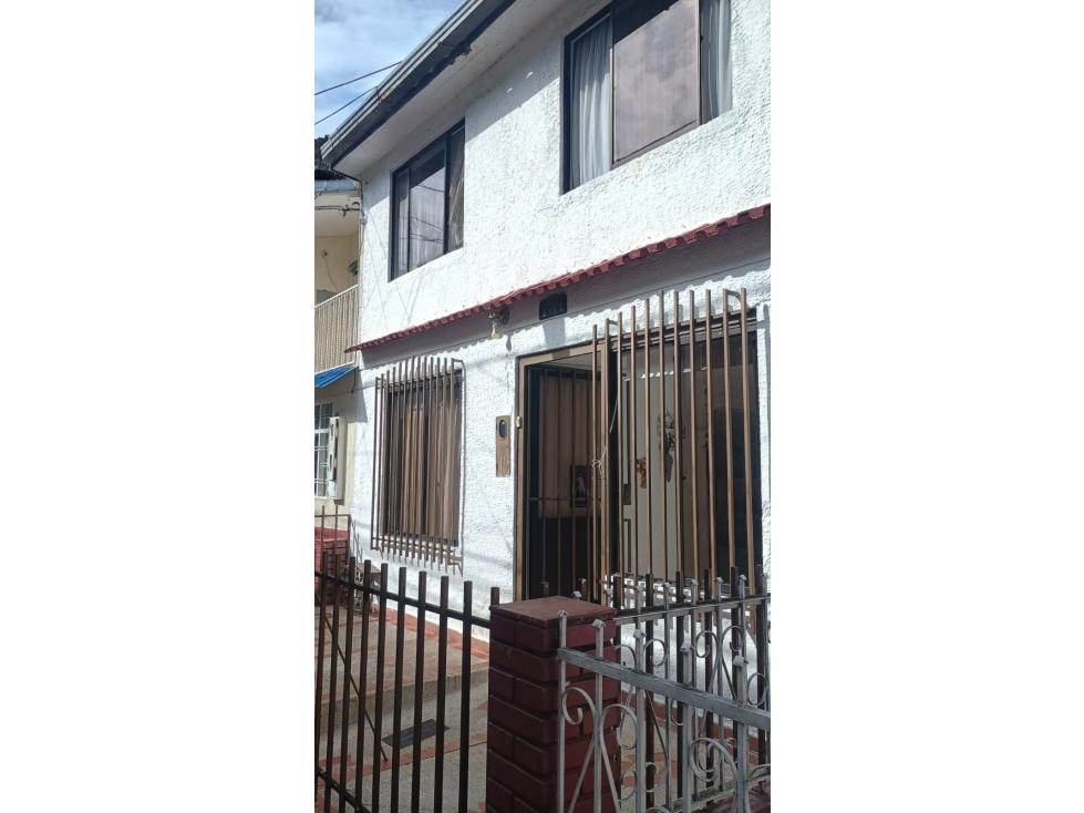 VENDEMOS CASA DE 3 PISOS - LAGOS 3 / FLORIDABLANCA