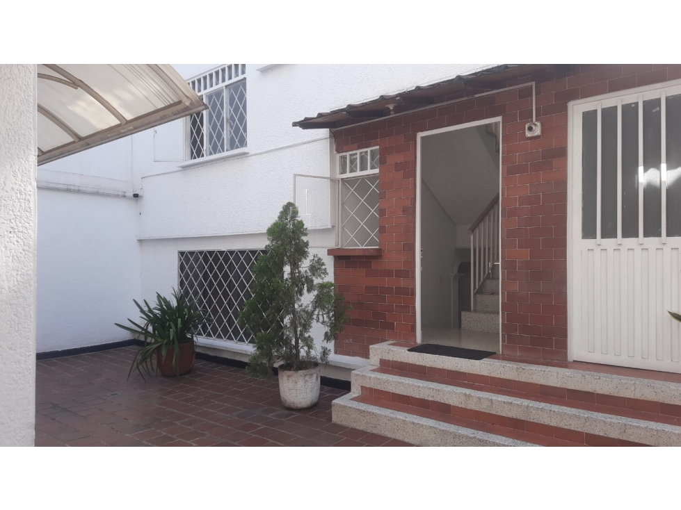 VENDEMOS CASA 3 NIVELES - PROVENZA