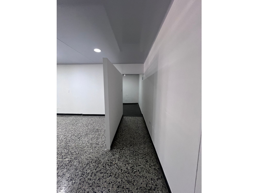 ARRIENDO LOCAL CABECERA - 5