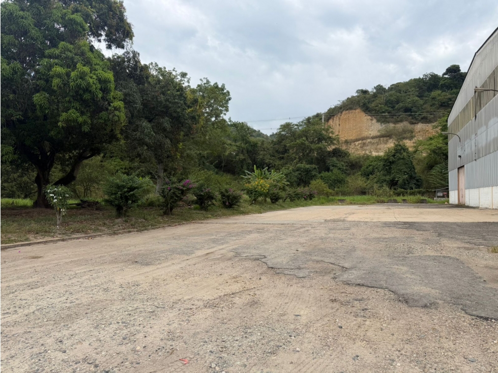 VENDEMOS BODEGA - PARQUE INDUSTRIAL 2 / GIRON - 3