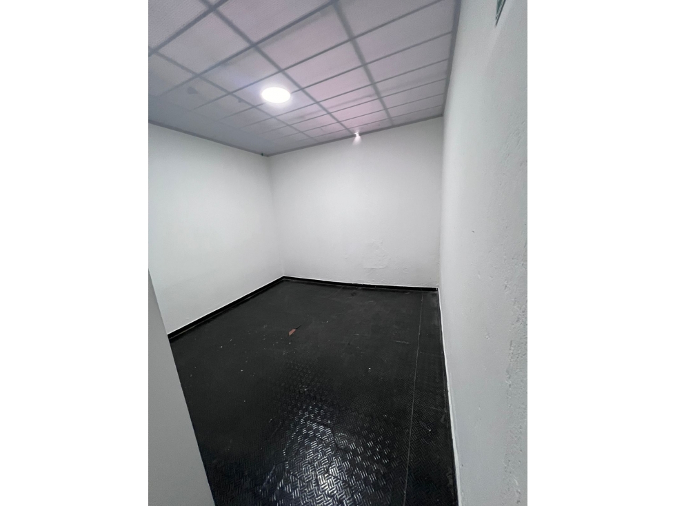 ARRIENDO LOCAL CABECERA - 3