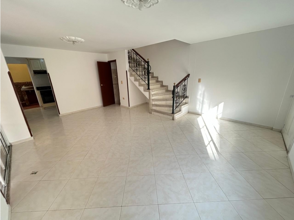 ARRENDAMOS CASA PRADOS DE CAÑAVERAL / ANILLO VIAL / FLORIDABLANCA — foto 3