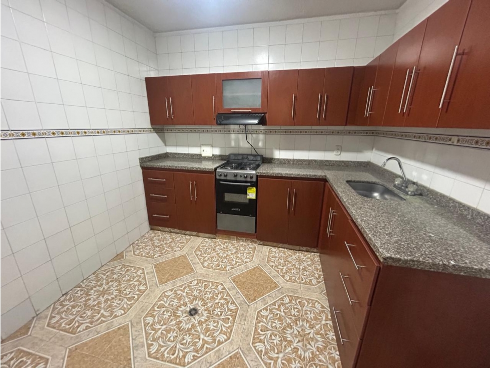 ARRIENDO CASA BARRIO EL PRADO - 6