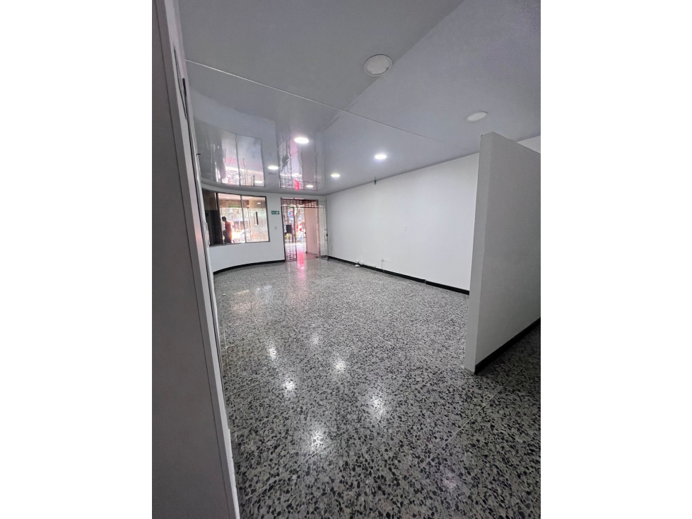 ARRIENDO LOCAL CABECERA - 2