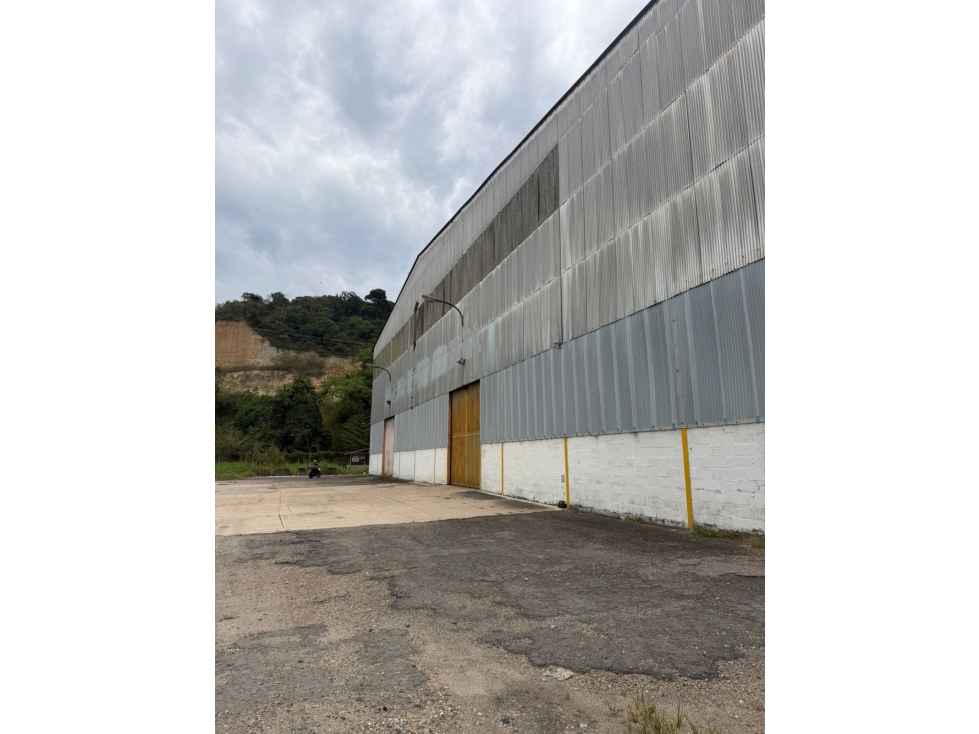 VENDEMOS BODEGA - PARQUE INDUSTRIAL 2 / GIRON - 2