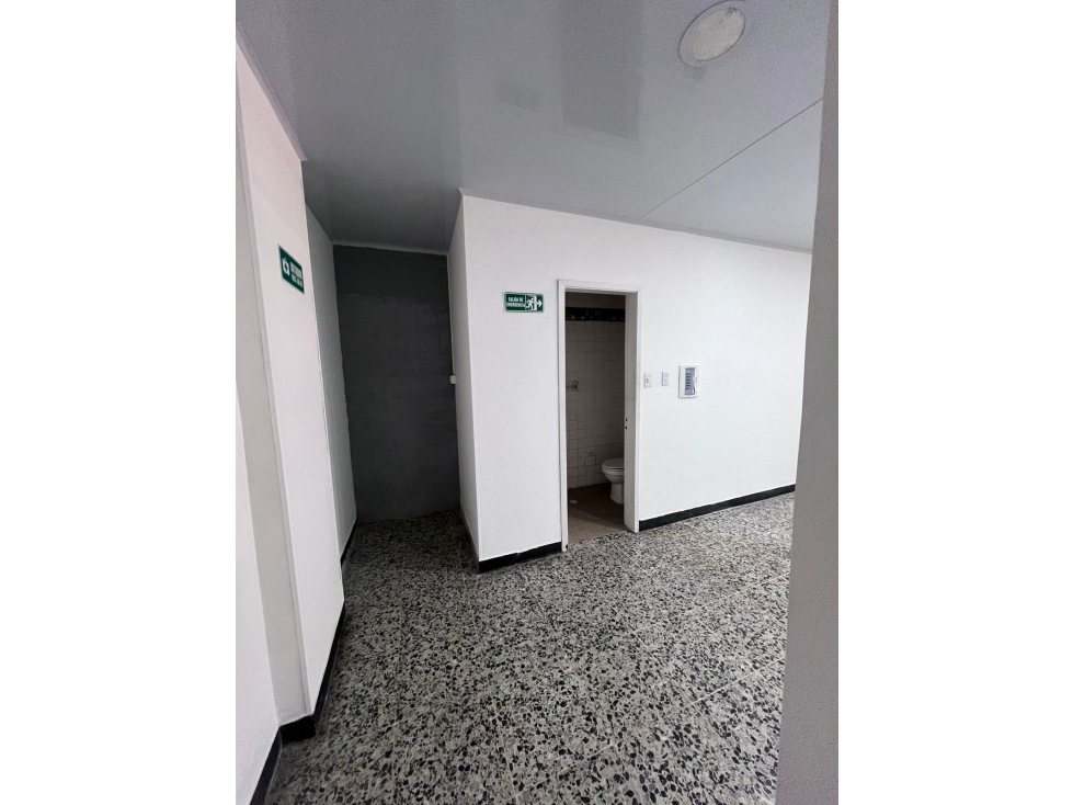 ARRIENDO LOCAL CABECERA - 6