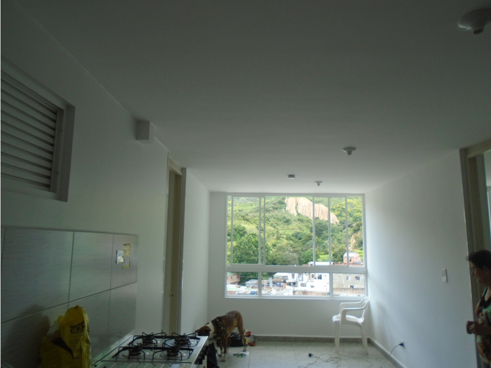 VENDO APTO GIRON / C.R. BORA