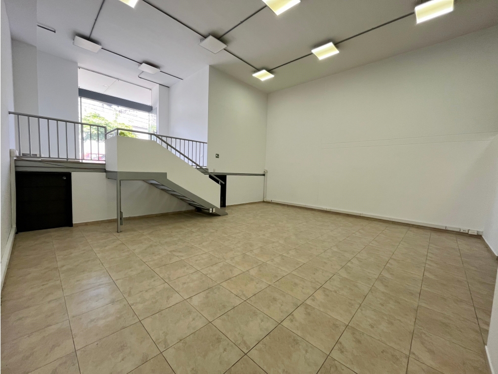 LOCA COMERCIAL EN ARRIENDO - UBICACION ESTRATEGICA Y SEGURA - 2