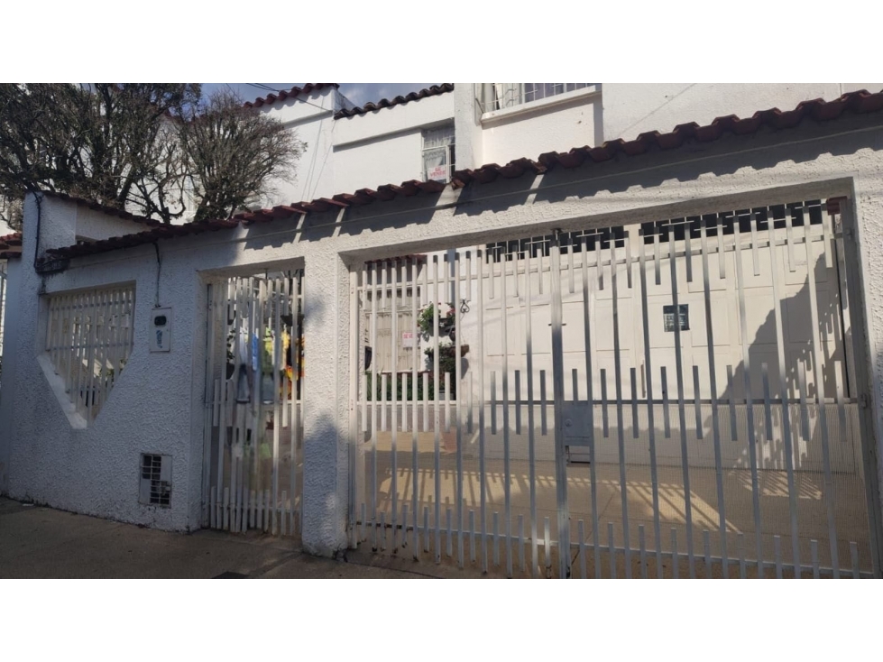 VENDEMOS CASA 2 PISOS - SAN ALONSO