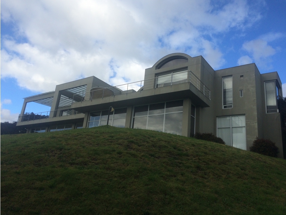 Vendo Espectacular Casa con Piscina en Sindamanoy