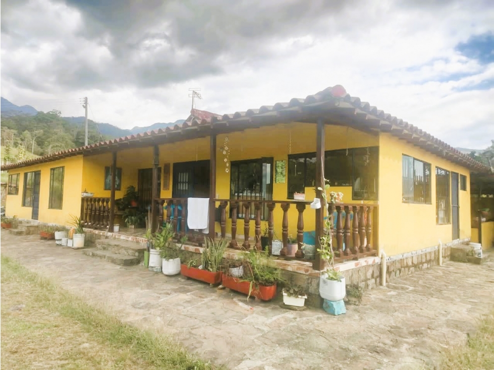 C.D. VENDO FINCA INCREIBLE EN SASAIMA 3H,2B. CON APARTAESTUDIO - 1