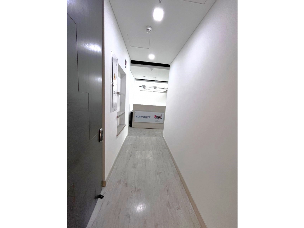D. VENTA O ARRIENDO OF. AMOBLADA CENTRO EMPRESARIAL STA BARBARA