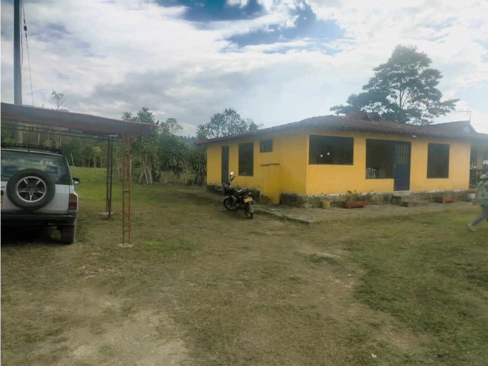C.D. VENDO FINCA INCREIBLE EN SASAIMA 3H,2B. CON APARTAESTUDIO - 2