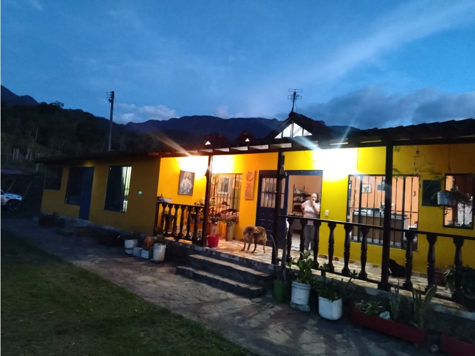 C.D. VENDO FINCA INCREIBLE EN SASAIMA 3H,2B. CON APARTAESTUDIO - 6