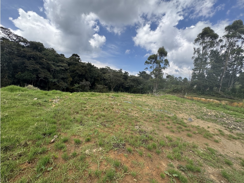Lote en parcelación por el Alto de Palmas con licencia