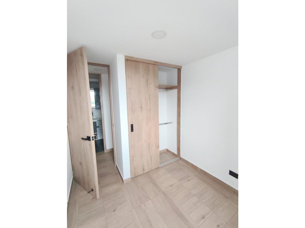 Apartamento con buena distribución y entorno tranquilo en Caldas — foto 5