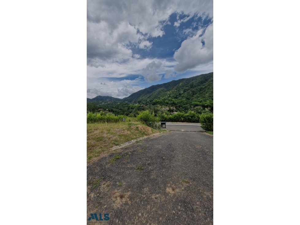 LOTE #8 en San Jerónimo: tu hogar en un paraíso natural - 4