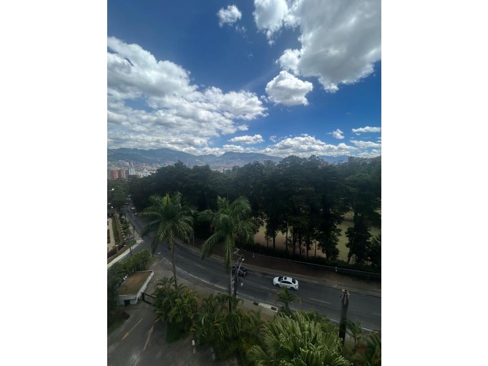 Apartamento de 332 mtrs en arriendo en El Poblado, Medellín