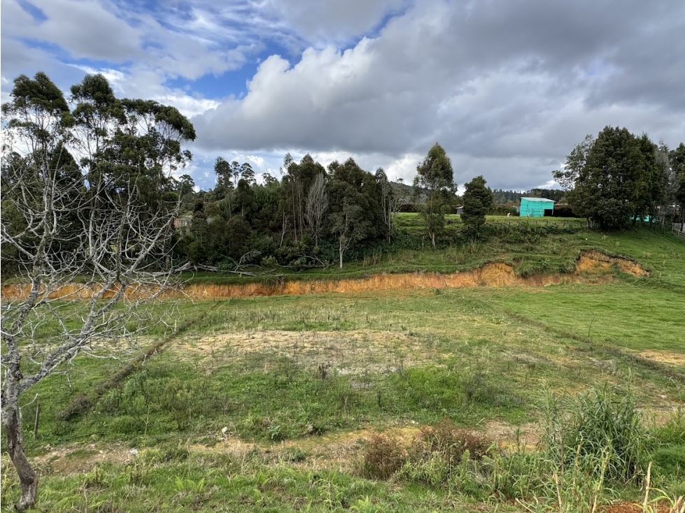 Lote en parcelación por el Alto de Palmas con licencia