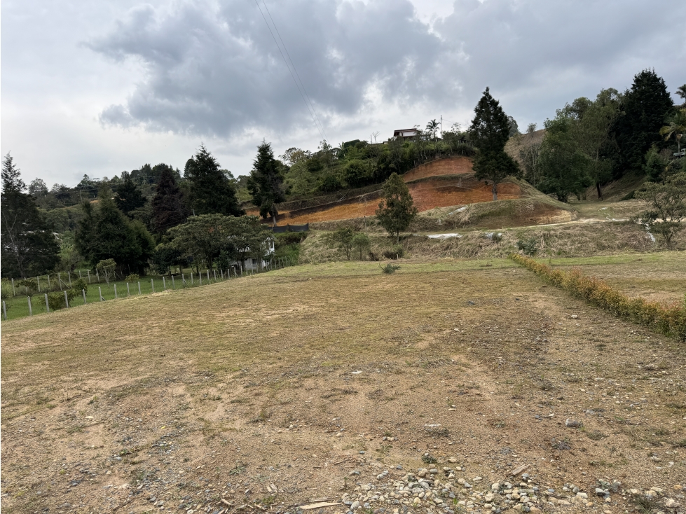 Lote plano sector Aeropuerto en Parcelación de lujo