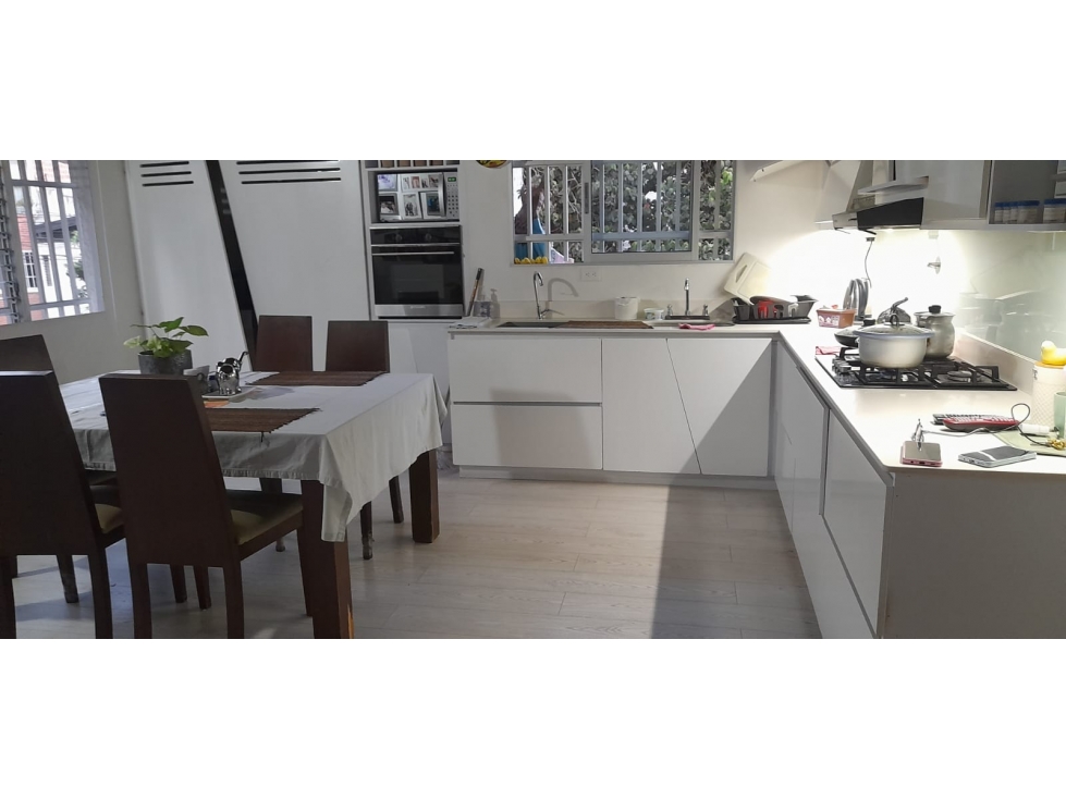CASA EN LAURELES IDEAL INVERSIONISTA O VIVIENDA FAMILIAR — foto 4