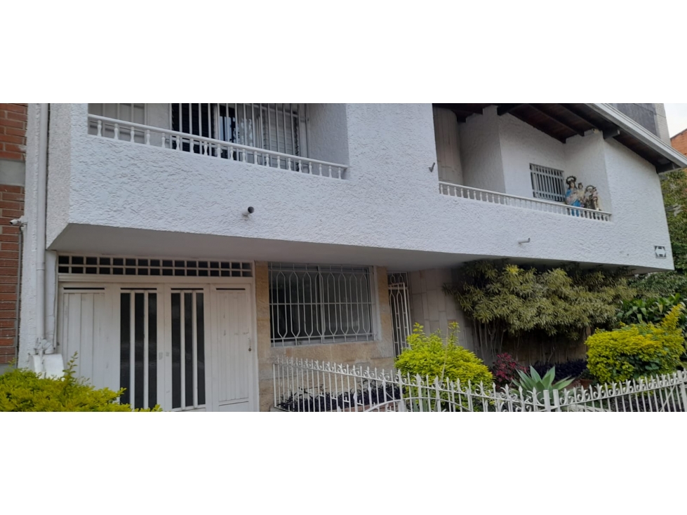 CASA EN LAURELES IDEAL INVERSIONISTA O VIVIENDA FAMILIAR
