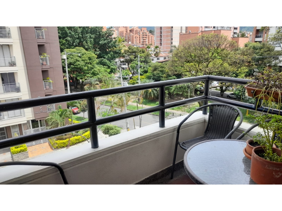 APARTAMENTO TRADICIONAL EN LAURELES LOS ALMENDROS