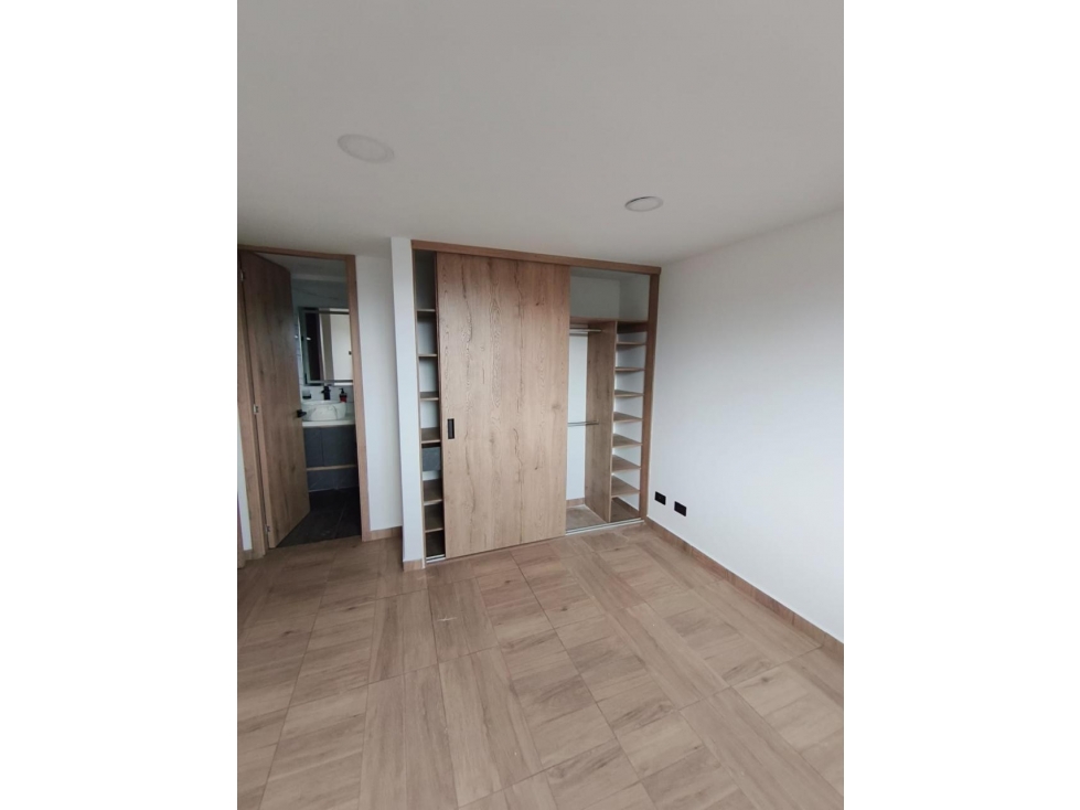 Apartamento con buena distribución y entorno tranquilo en Caldas — foto 6
