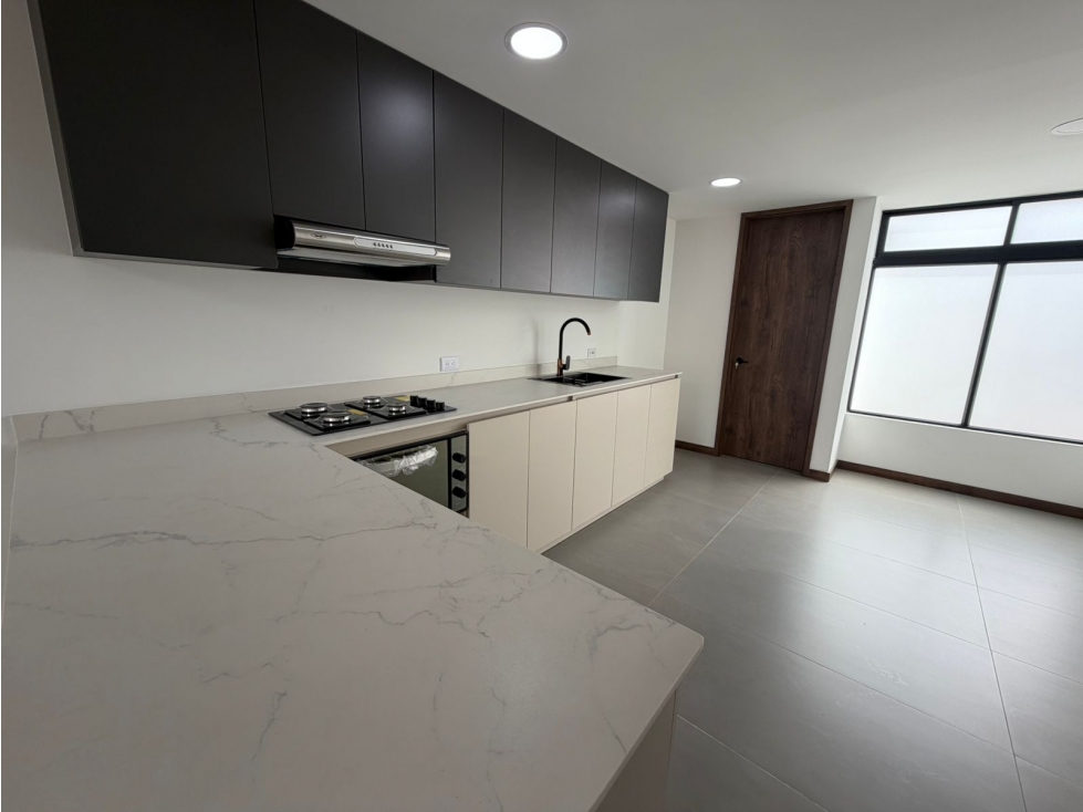 Estrena dúplex en Laureles: diseño moderno y ubicación privilegiada — foto 2