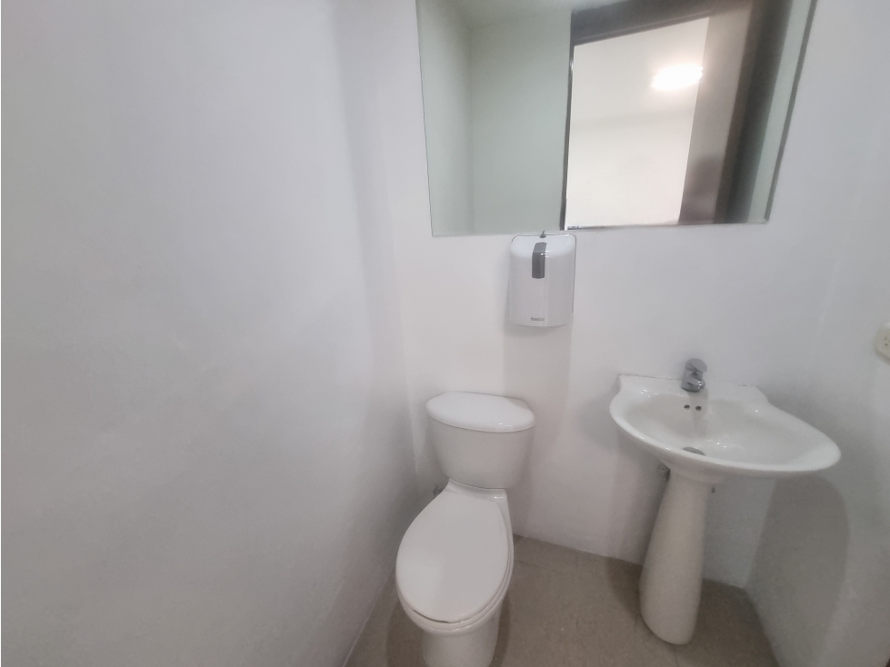 OFICINA PARA VENTA EN _AV. EL POBLADO_CASTROPOL — foto 6