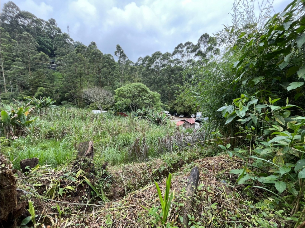 Lote parqueadero con ubicación estratégica en Envigado — foto 3
