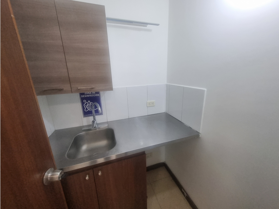 OFICINA PARA VENTA EN _AV. EL POBLADO_CASTROPOL — foto 5